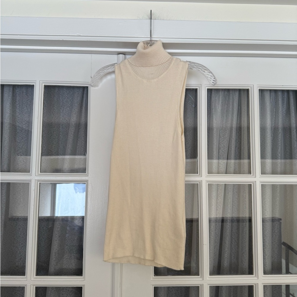 Soft Goat 100% Wool Sleeveless Cream Turtleneck Top